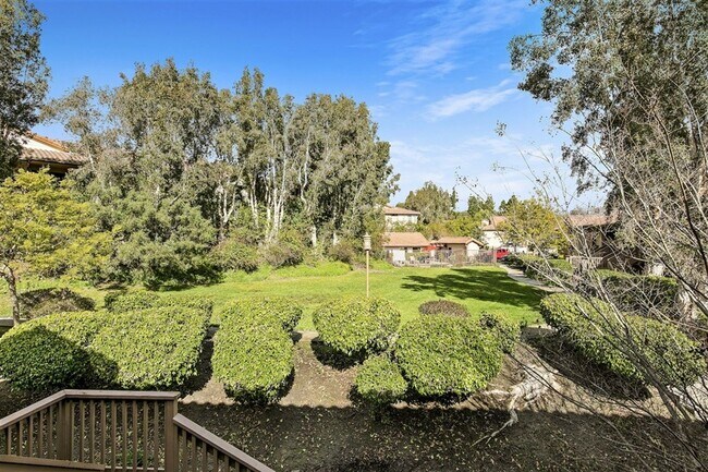 Foto del edificio - Remodeled 1br/1ba ground floor condo at Del Mar Villas in Carmel Valley