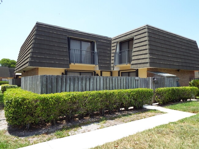 Building Photo - 922 9th Way