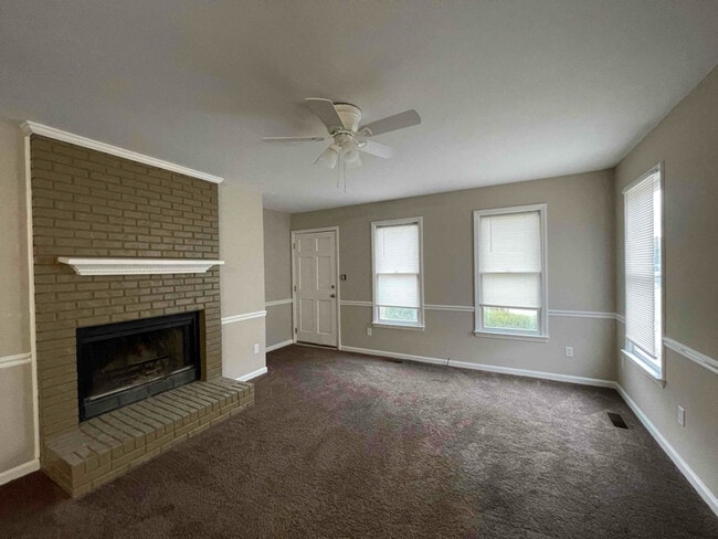 Building Photo - 1235 Shakentown St