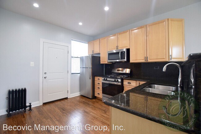 Foto del edificio - 7618-7626 N Eastlake Terrace