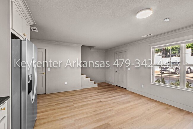 Foto del edificio - Beautifully renovated 3 bedroom, 2 bath | Fayetteville AR