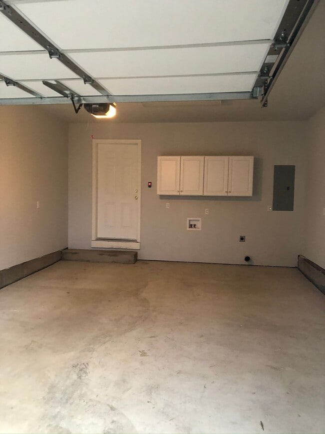 Building Photo - 416-426 NE Jackson St