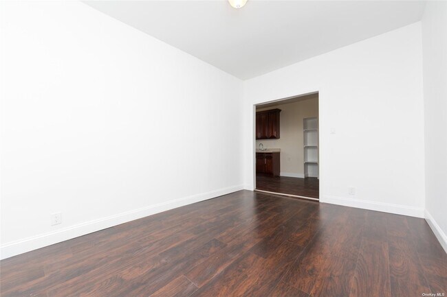 Building Photo - 492 E 98th St