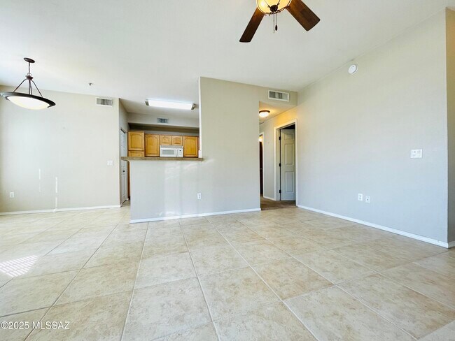 Foto del edificio - 1500 E Pusch Wilderness Dr