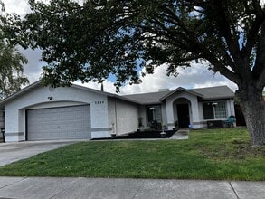 Building Photo - 3824 Hollywood Dr