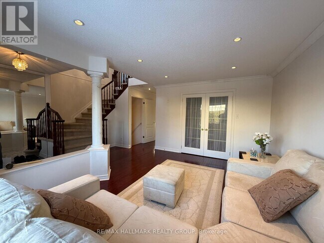 Building Photo - 2 Kentsdale Dr