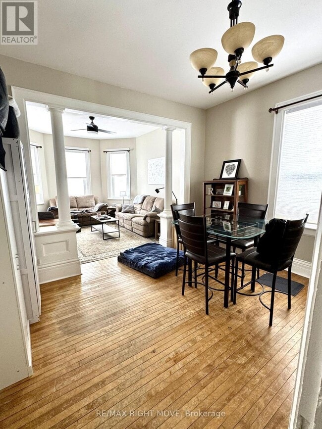 Photo du bâtiment - 264-264 Mississaga St W