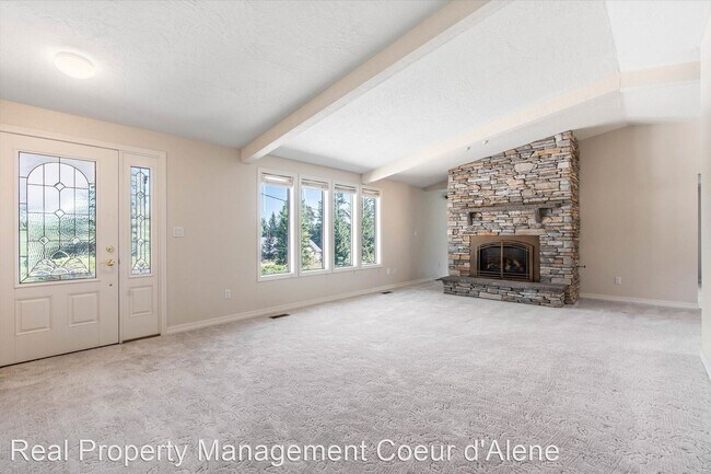 Foto del edificio - 3 br, 2 bath House - 12873 N Hauser Lake Rd.