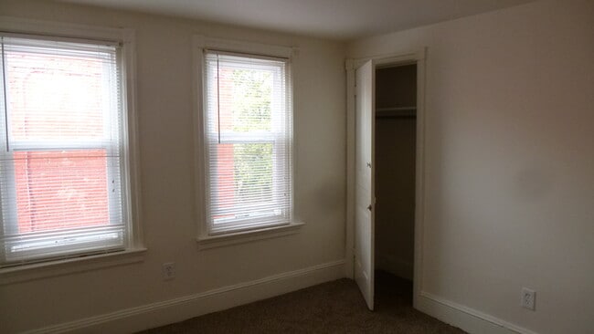 Building Photo - 147 Sheldon Ln