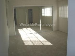 Primary Photo - 303 N La Peer Dr