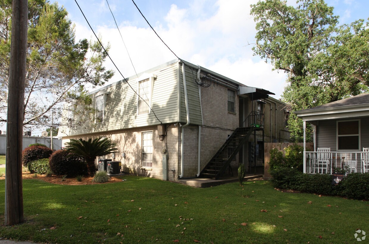 Building Photo - 216 West Ave