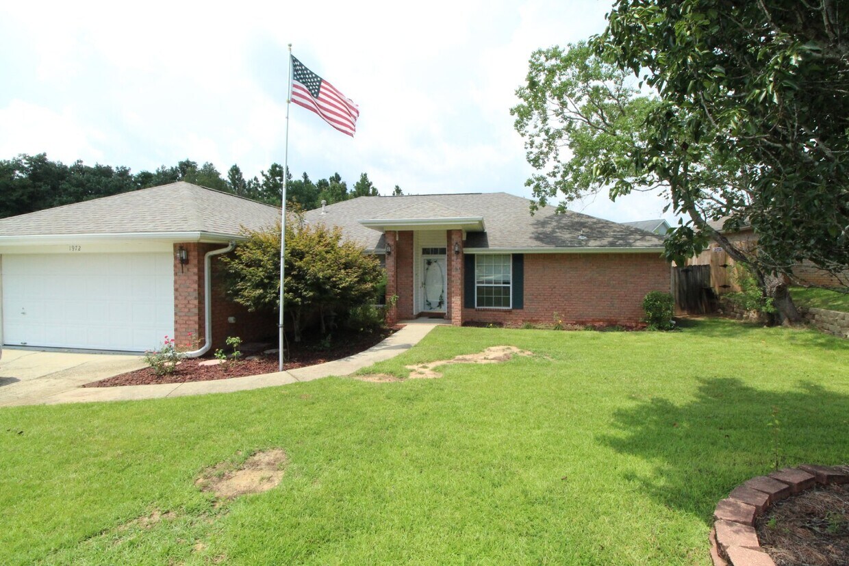 3/2 brick home in Cantonment Small pet f... Room for Rent in