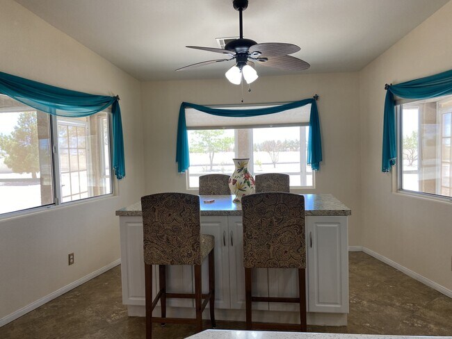Foto del edificio - 3251 Park Ridge Ave