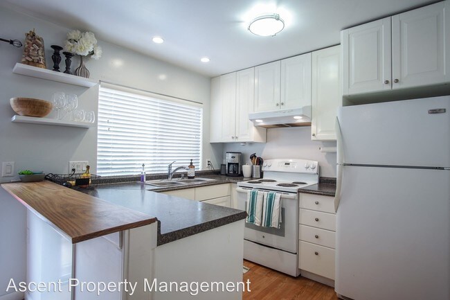 Foto del edificio - 7930 Mission Center Ct