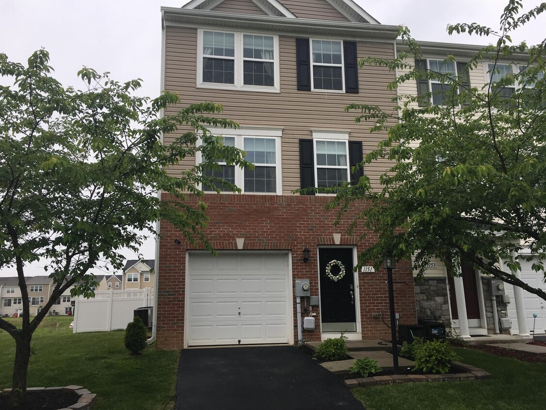1151 Mare St, Ranson, WV 25438 Townhome Rentals in Ranson WV