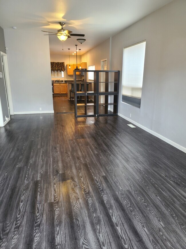 Open living area - 2617 E Thomas St