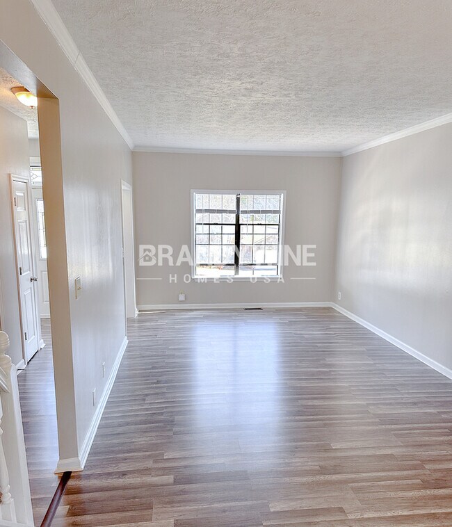 Building Photo - One month FREE RENT!