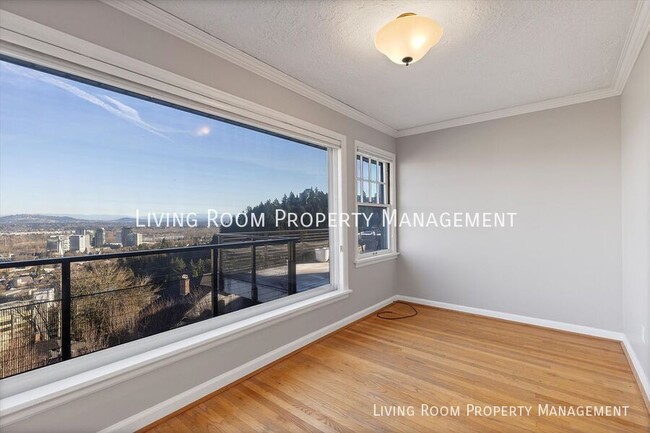 Building Photo - Classic Cape Cod With Views from the SW Hills