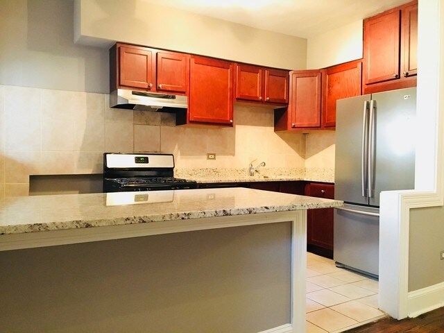 Foto del edificio - 3507 N Pine Grove Ave