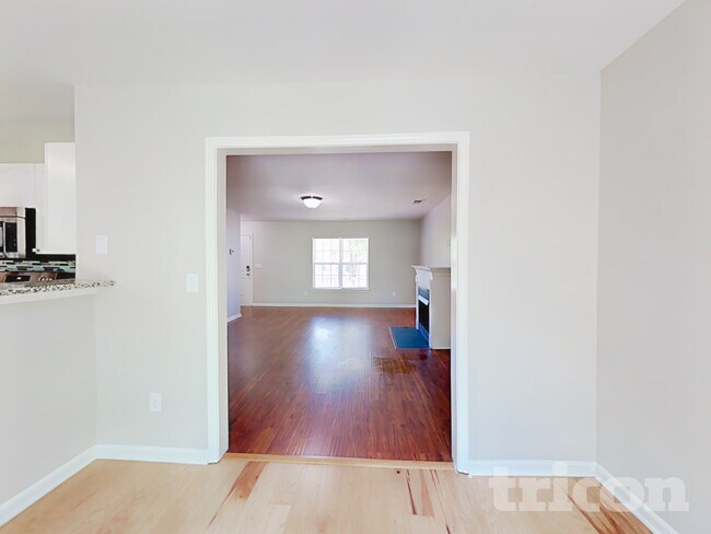 Foto del edificio - 5745 Henderson Oaks Dr