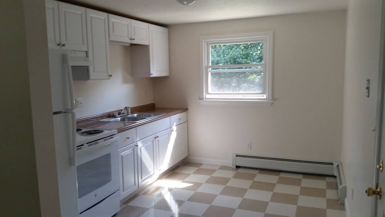 9 Emerald Dr, Barrington, NH 03825 Apartments in Barrington, NH