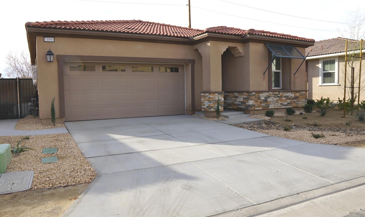 Primary Photo - 73593 Travers St