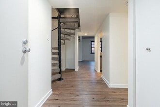 Building Photo - 303 Vine St