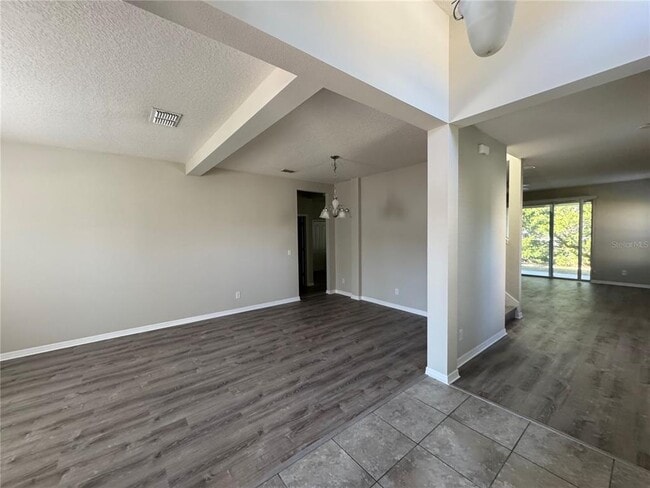 Foto del edificio - 2855 Running Brook Cir