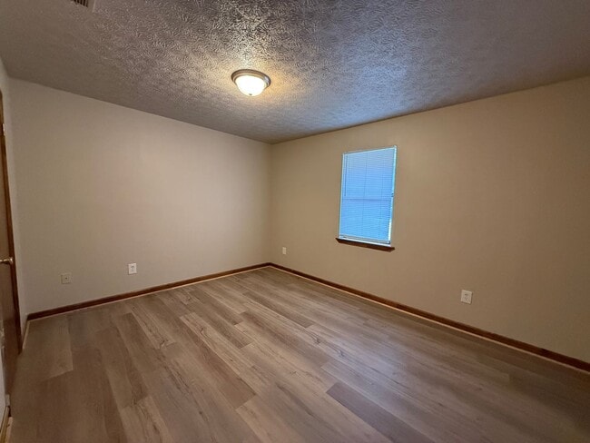 Foto del edificio - 101/103 Cooper Springs Ct