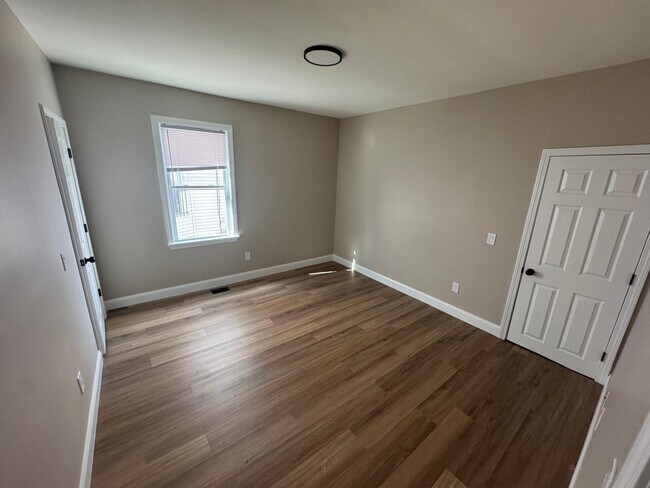 Foto del edificio - 33 Linwood Ave