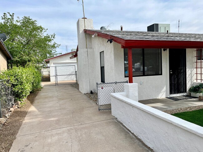 Foto del edificio - 2116 Ashfork Ave