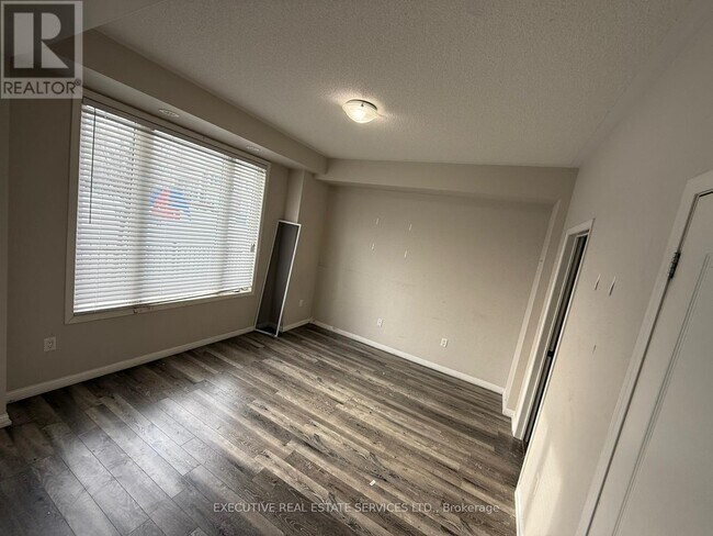 Building Photo - 3135 Boxford Cres