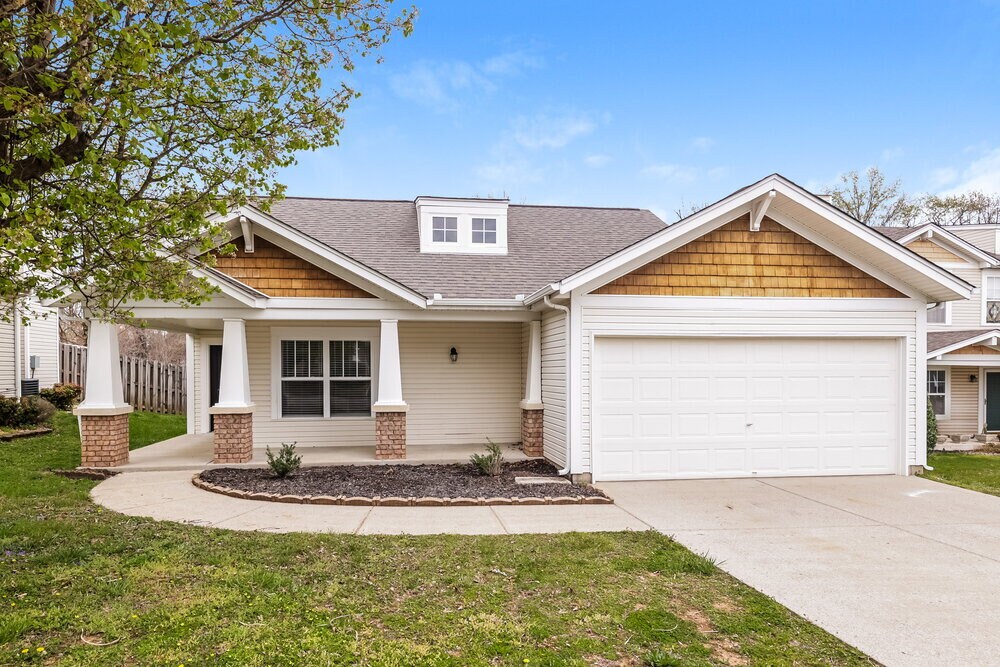 Foto principal - 2437 Pleasant Springs Ln