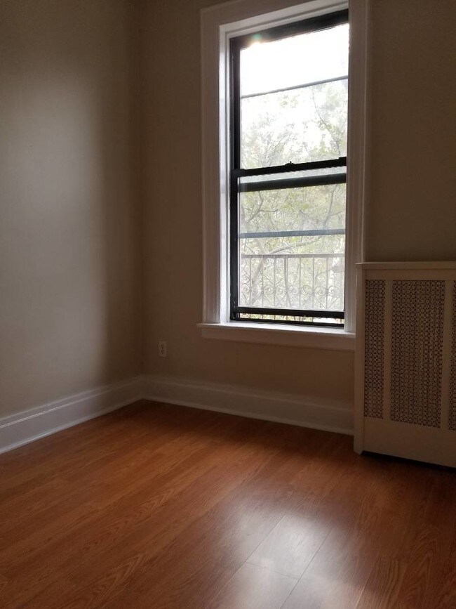 Building Photo - 575-559 59th St