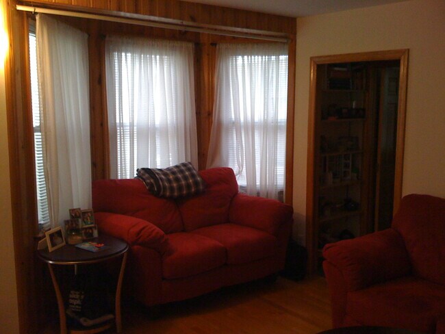 Bay Window(prior tenant) - 45 Pleasant St