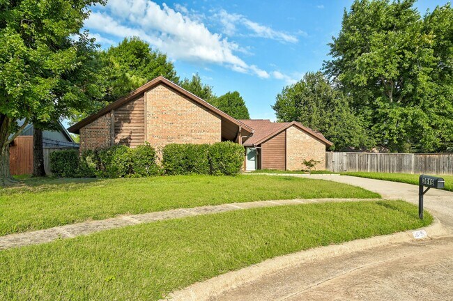 Building Photo - 3619 Chatham Ct
