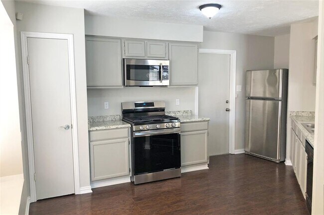 Foto del edificio - 418 Capehill Dr