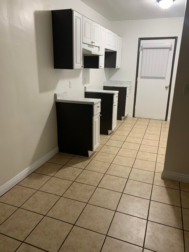 Foto del edificio - 14714 Strathern St