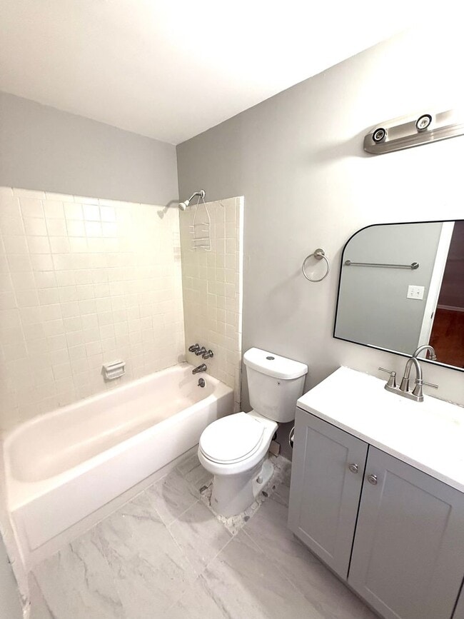 Building Photo - ** 3 bed 2 bath located in RidgeField ** Call 334-366-9198 to schedule a self showing