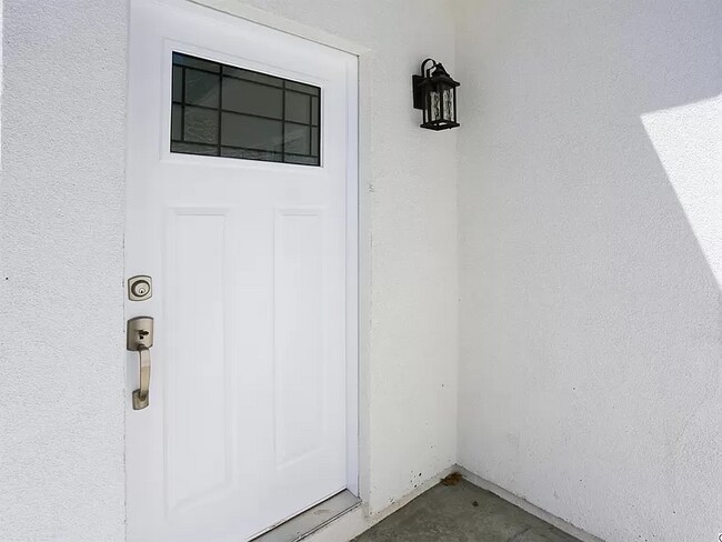 Building Photo - 7523 Milwood Ave