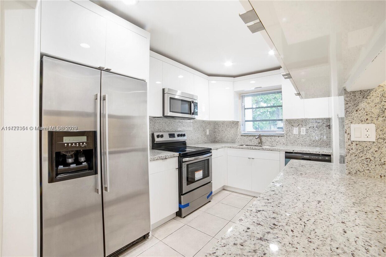 13726 Kendale Lakes Dr, Miami, FL 33183 House Rental in Miami, FL