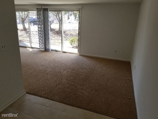 Building Photo - 2 br, 2 bath Condo - 17040 Capri Lane