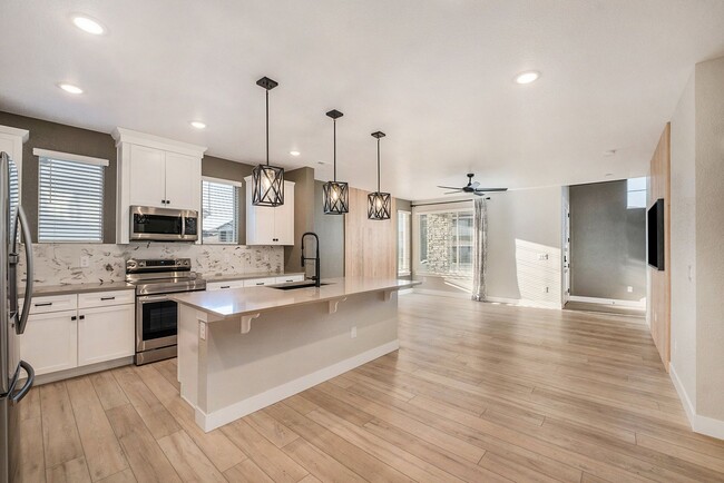 Foto del edificio - Beautifully Finished Townhome in Parker!