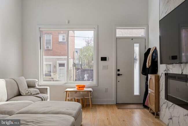 Building Photo - 2409 Oakford St
