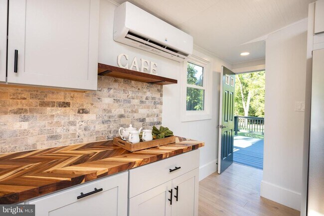 Foto del edificio - 107 Rock Ridge Rd