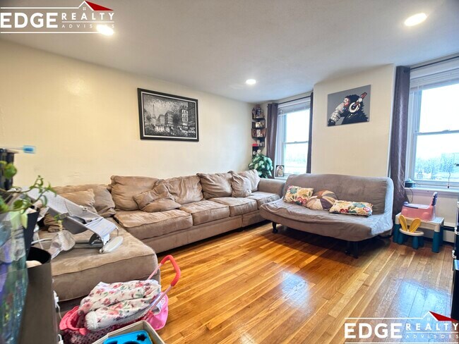 Building Photo - 132 Emerson St