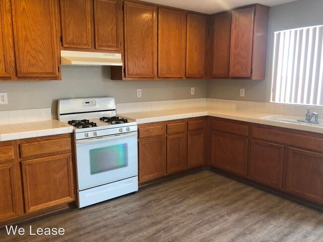 Building Photo - 4 br, 2.5 bath House - 917 Newport Court