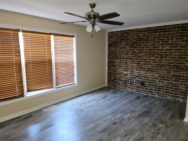 Foto del edificio - 18515 Harwood Ave