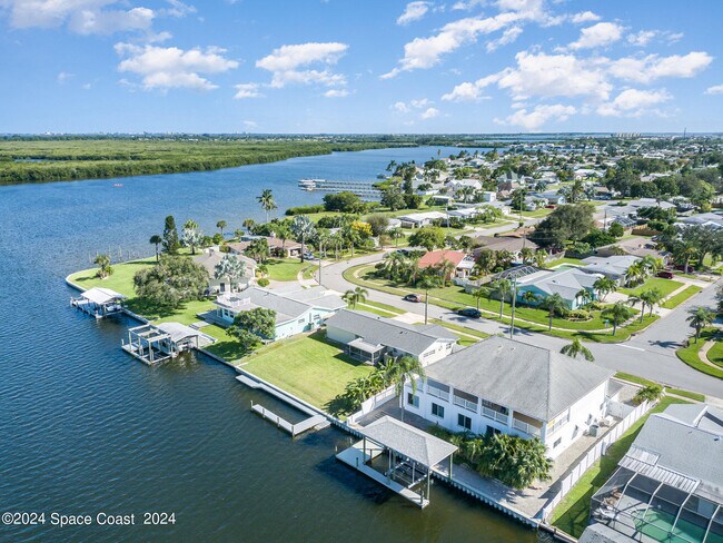 Building Photo - 330 Surfspray Dr