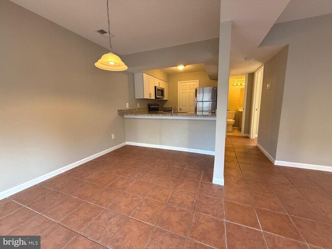 Building Photo - 46359 Columbus Dr